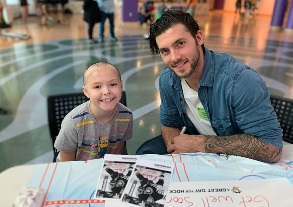 Kris Letang with patient at Children's Hospital